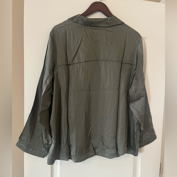 NEW! T Tahari Airflow Boxy Long Sleeve Camp Blouse Women’s Size 3X - Picture 9 of 15